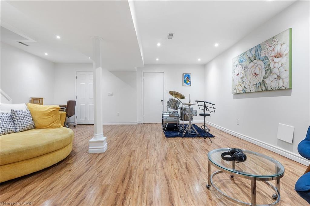 1118 Avondale Drive, Oakville, ON - Indoor Photo Showing Living Room
