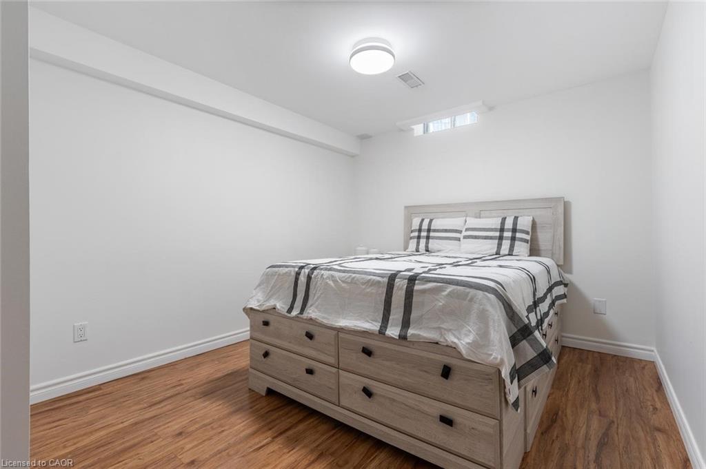 1118 Avondale Drive, Oakville, ON - Indoor Photo Showing Bedroom
