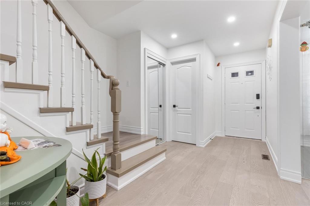 1118 Avondale Drive, Oakville, ON - Indoor Photo Showing Other Room