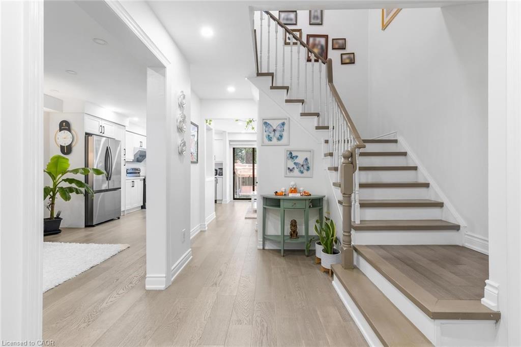 1118 Avondale Drive, Oakville, ON - Indoor Photo Showing Other Room