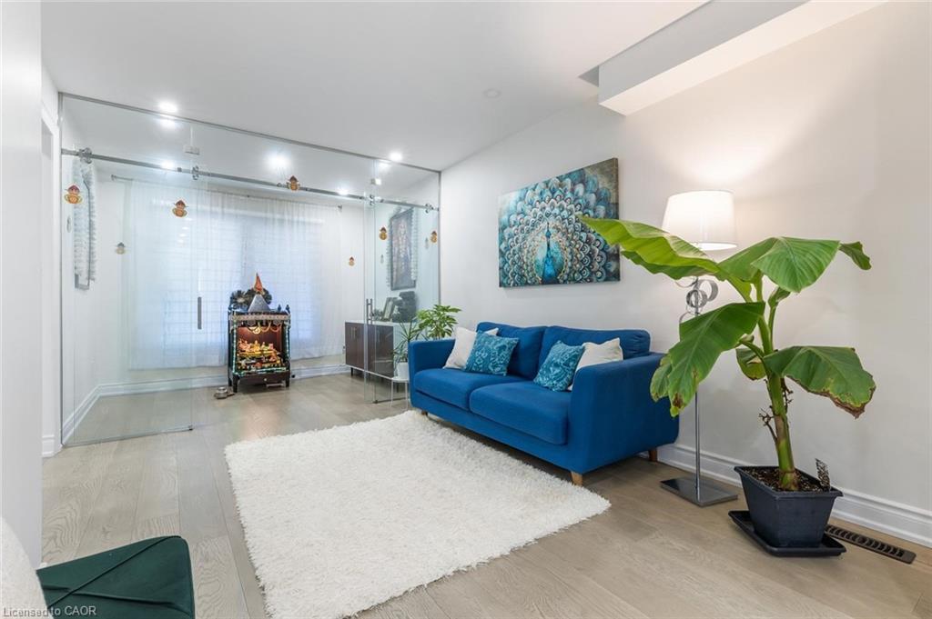 1118 Avondale Drive, Oakville, ON - Indoor Photo Showing Other Room