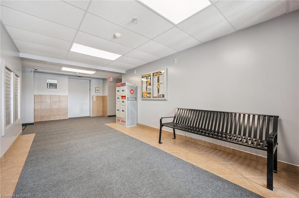 313-60 Lynnmore Street, Guelph, ON - Indoor Photo Showing Other Room