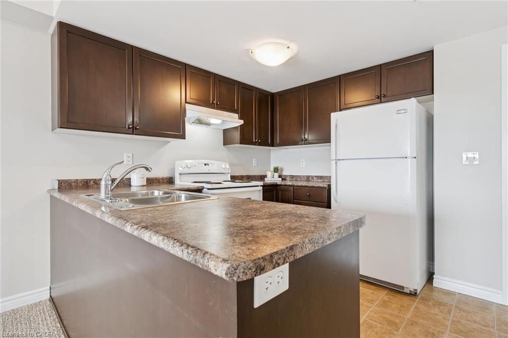 313-60 Lynnmore Street, Guelph, ON - Indoor Photo Showing Kitchen With Double Sink