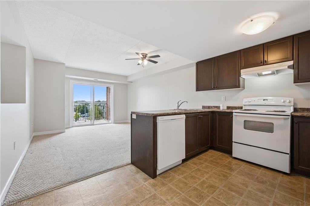 313-60 Lynnmore Street, Guelph, ON - Indoor Photo Showing Kitchen