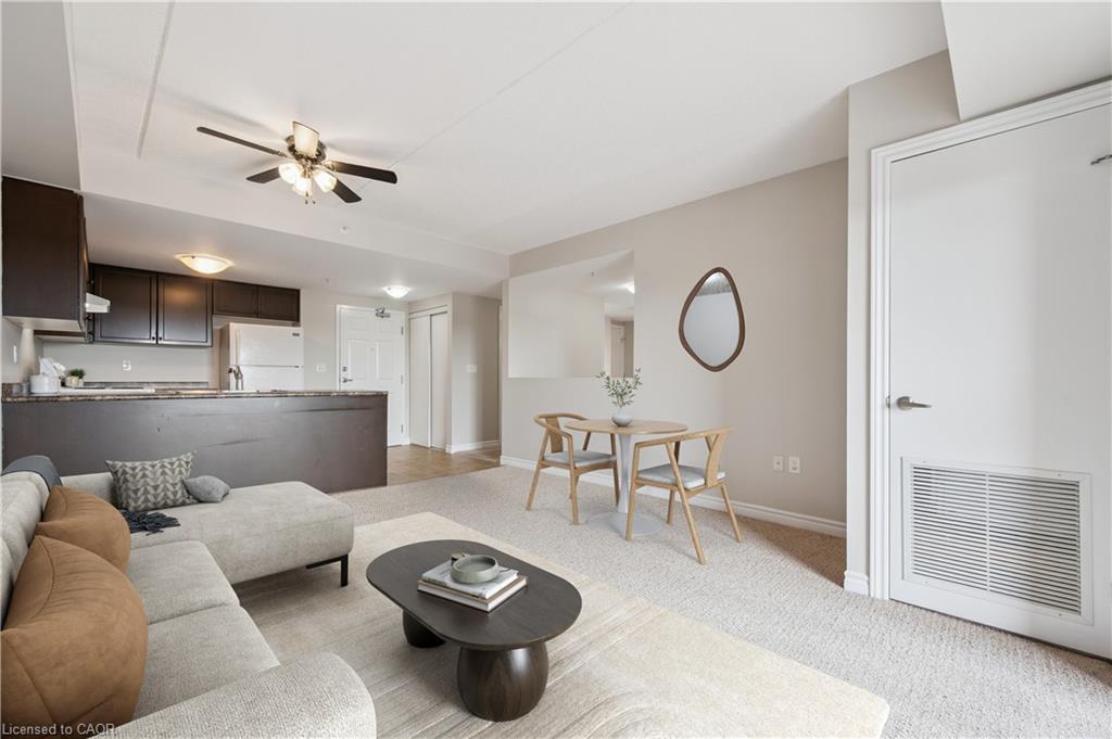 313-60 Lynnmore Street, Guelph, ON - Indoor Photo Showing Living Room