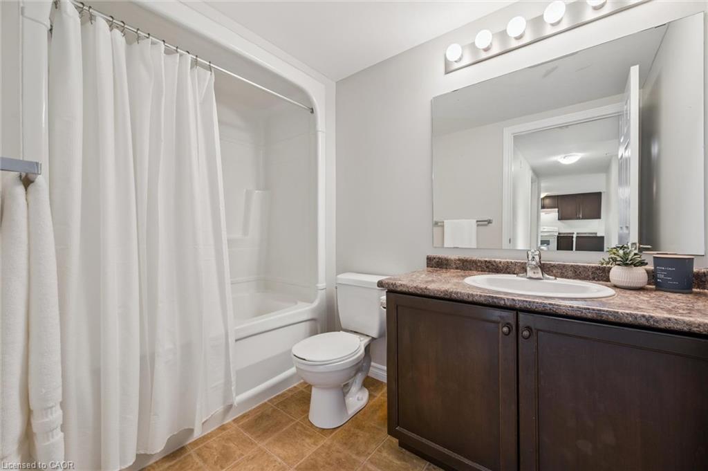 313-60 Lynnmore Street, Guelph, ON - Indoor Photo Showing Bathroom