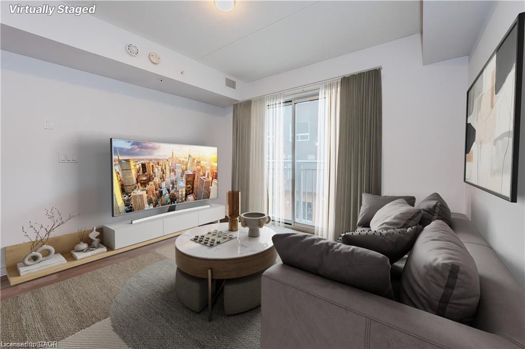 207-321 Spruce Street S, Waterloo, ON - Indoor Photo Showing Living Room