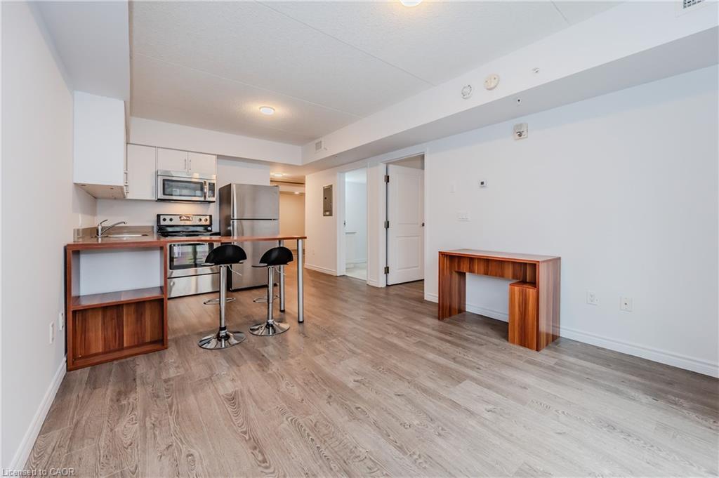 207-321 Spruce Street S, Waterloo, ON - Indoor