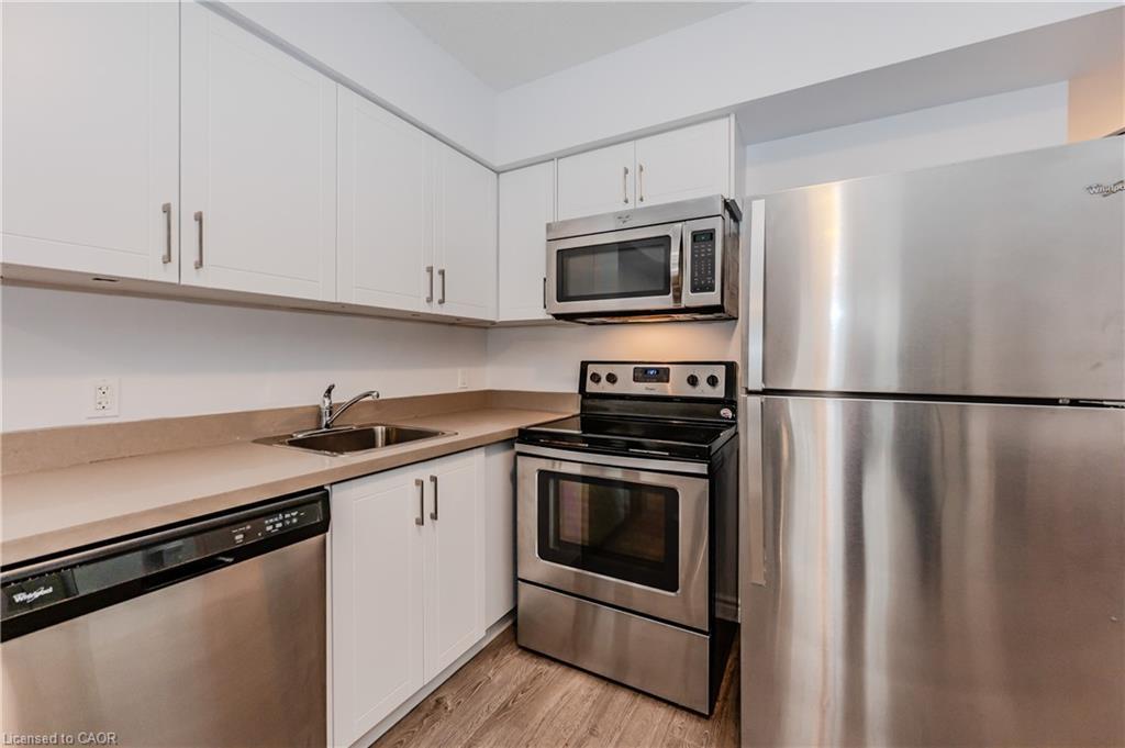 207-321 Spruce Street S, Waterloo, ON - Indoor Photo Showing Kitchen