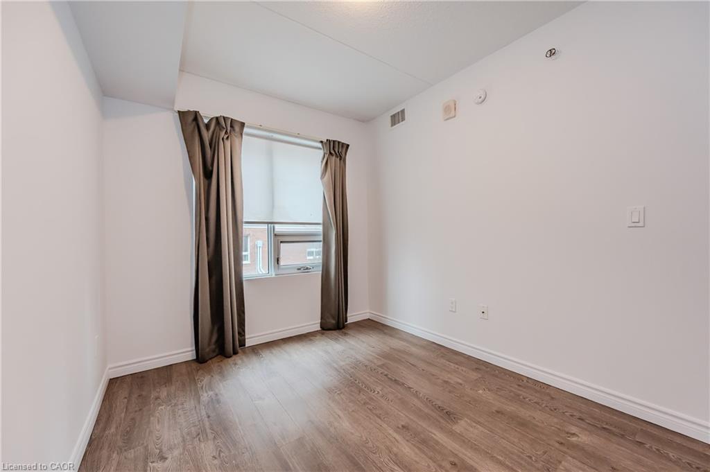 207-321 Spruce Street S, Waterloo, ON - Indoor Photo Showing Other Room