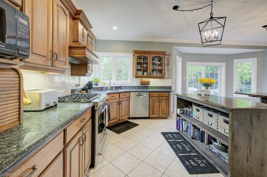 1525 Dickie Settlement Road, Cambridge, ON - Indoor Photo Showing Kitchen