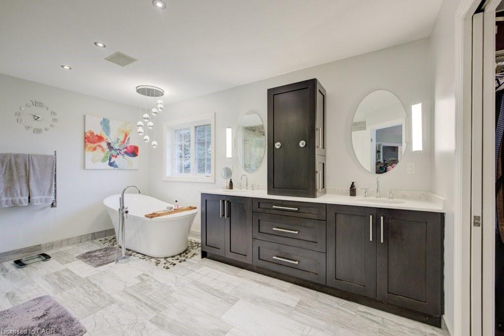 1525 Dickie Settlement Road, Cambridge, ON - Indoor Photo Showing Bathroom