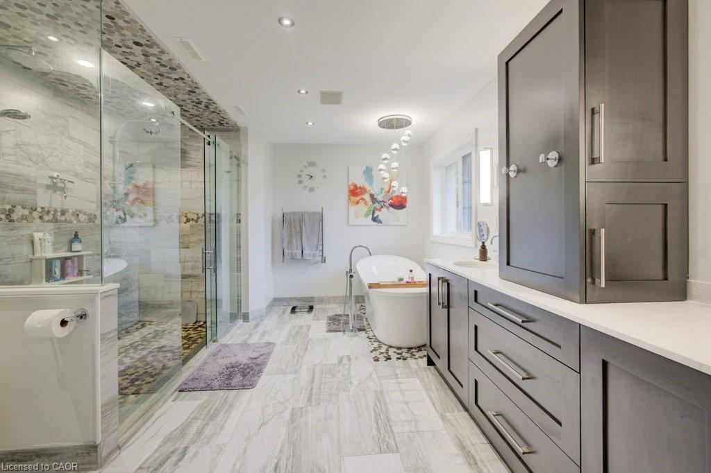 1525 Dickie Settlement Road, Cambridge, ON - Indoor Photo Showing Bathroom