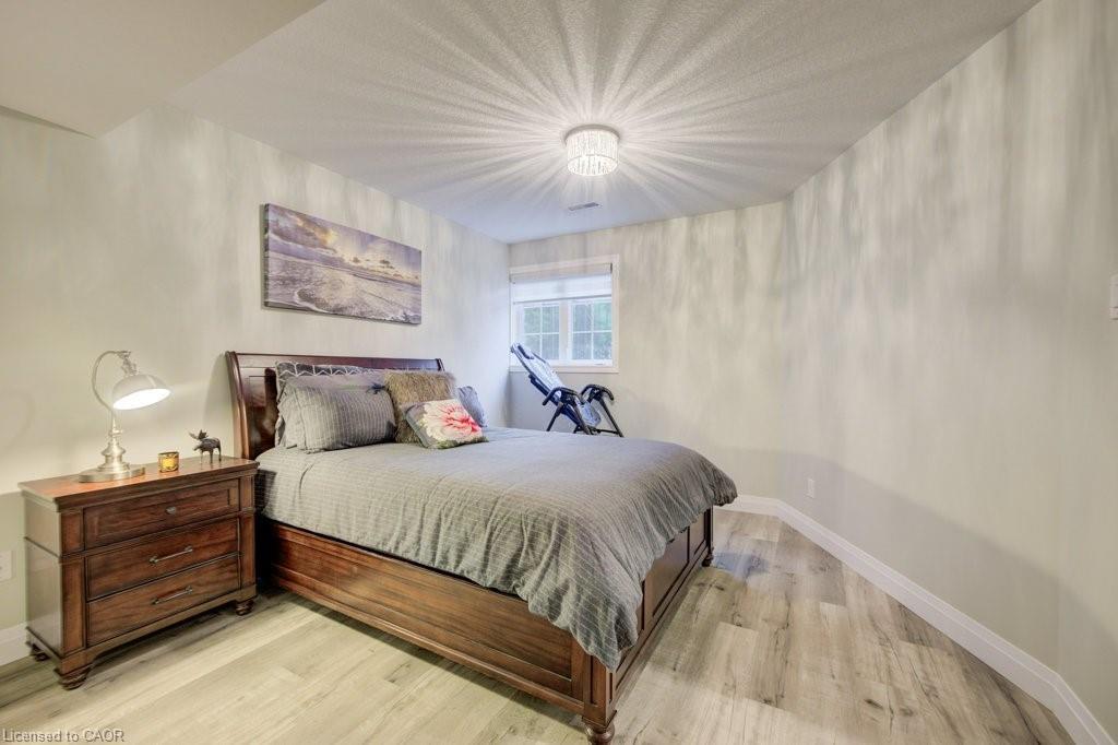 1525 Dickie Settlement Road, Cambridge, ON - Indoor Photo Showing Bedroom