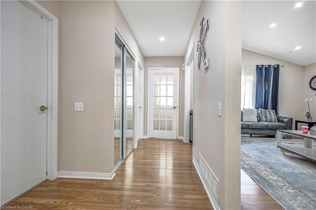 375 Silverbirch Boulevard, Hamilton, ON - Indoor Photo Showing Other Room