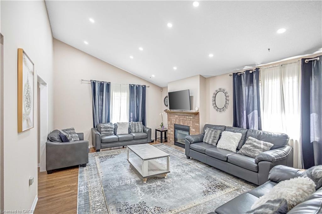 375 Silverbirch Boulevard, Hamilton, ON - Indoor Photo Showing Living Room With Fireplace