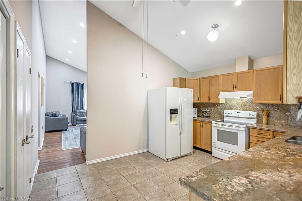 375 Silverbirch Boulevard, Hamilton, ON - Indoor Photo Showing Kitchen