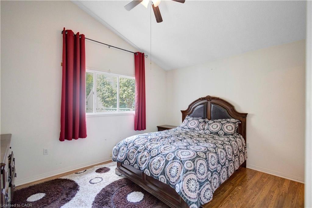 375 Silverbirch Boulevard, Hamilton, ON - Indoor Photo Showing Bedroom