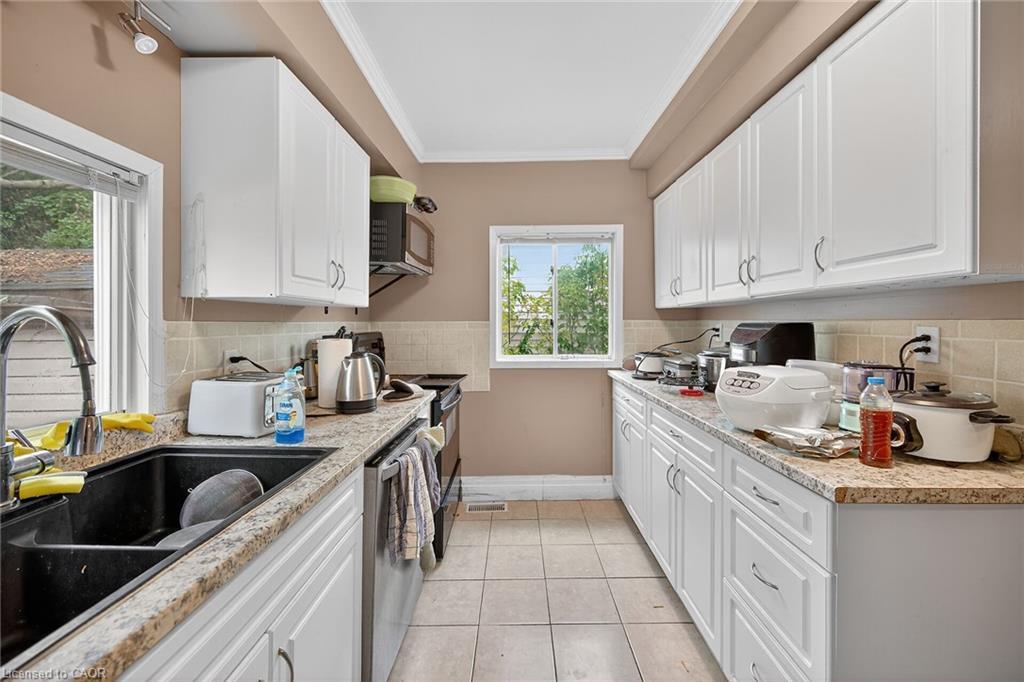 230 Broadway Avenue, Hamilton, ON - Indoor Photo Showing Kitchen With Double Sink