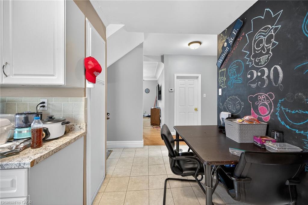 230 Broadway Avenue, Hamilton, ON - Indoor