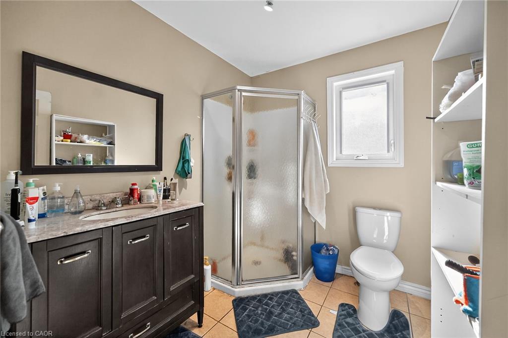 230 Broadway Avenue, Hamilton, ON - Indoor Photo Showing Bathroom