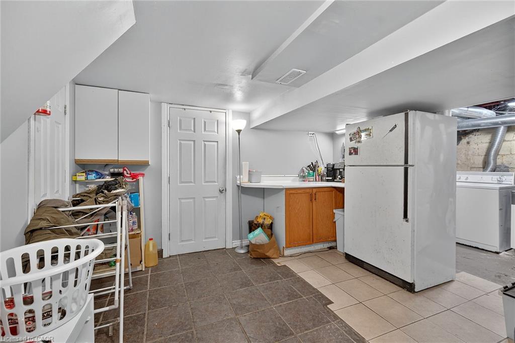 230 Broadway Avenue, Hamilton, ON - Indoor Photo Showing Laundry Room