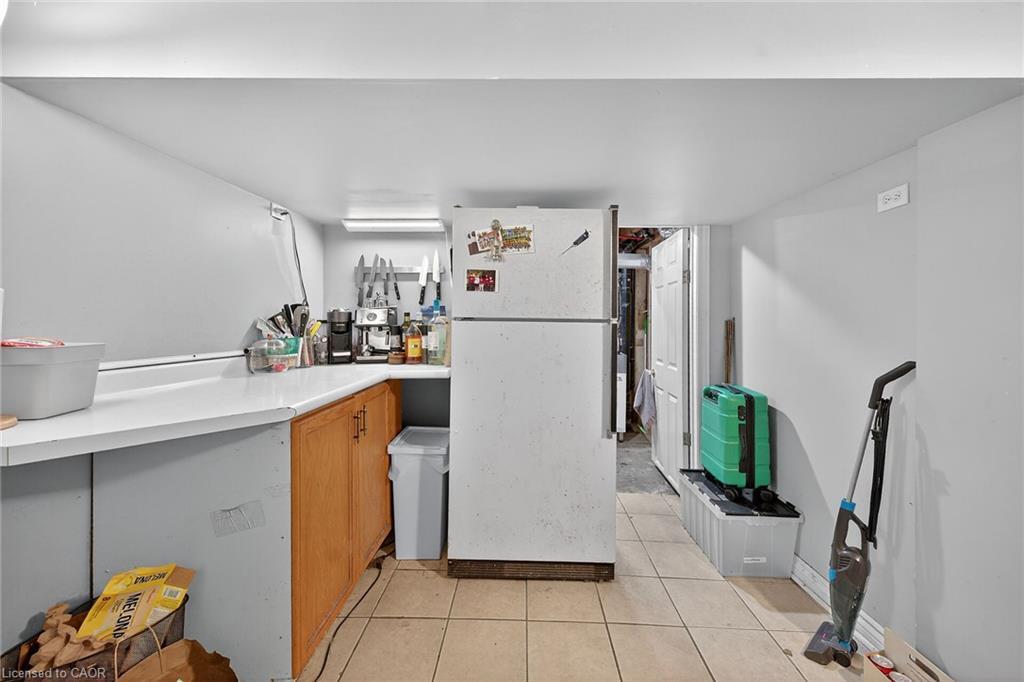 230 Broadway Avenue, Hamilton, ON - Indoor