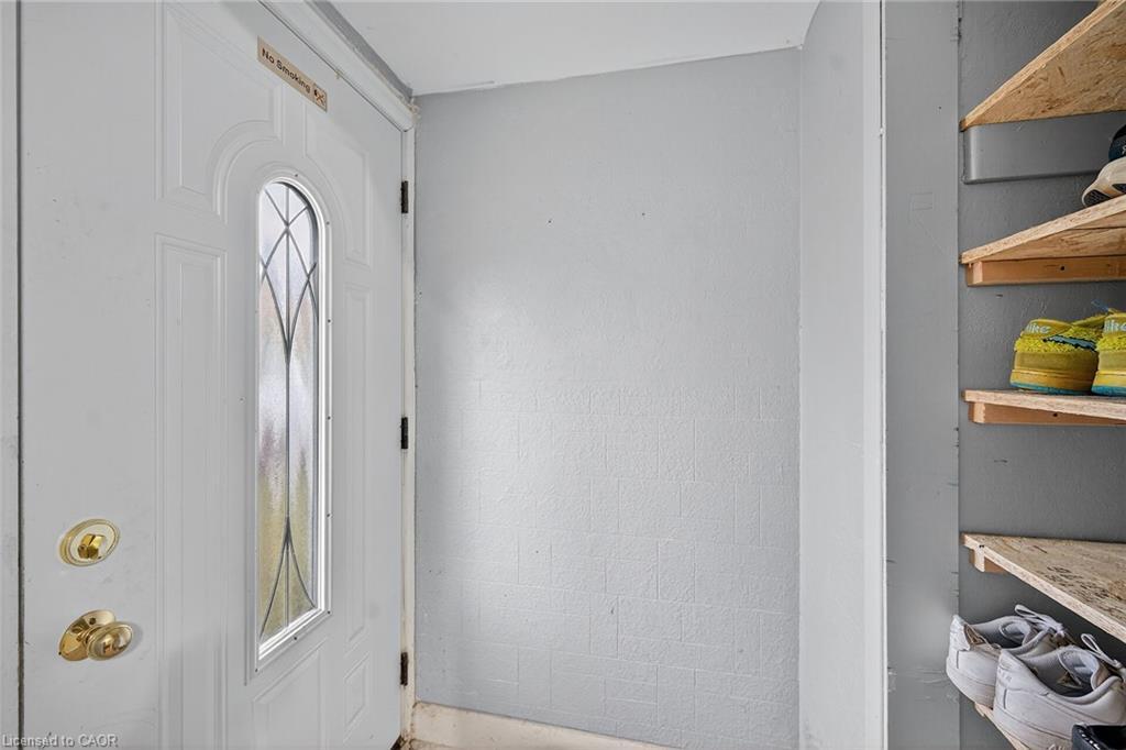 230 Broadway Avenue, Hamilton, ON - Indoor Photo Showing Other Room