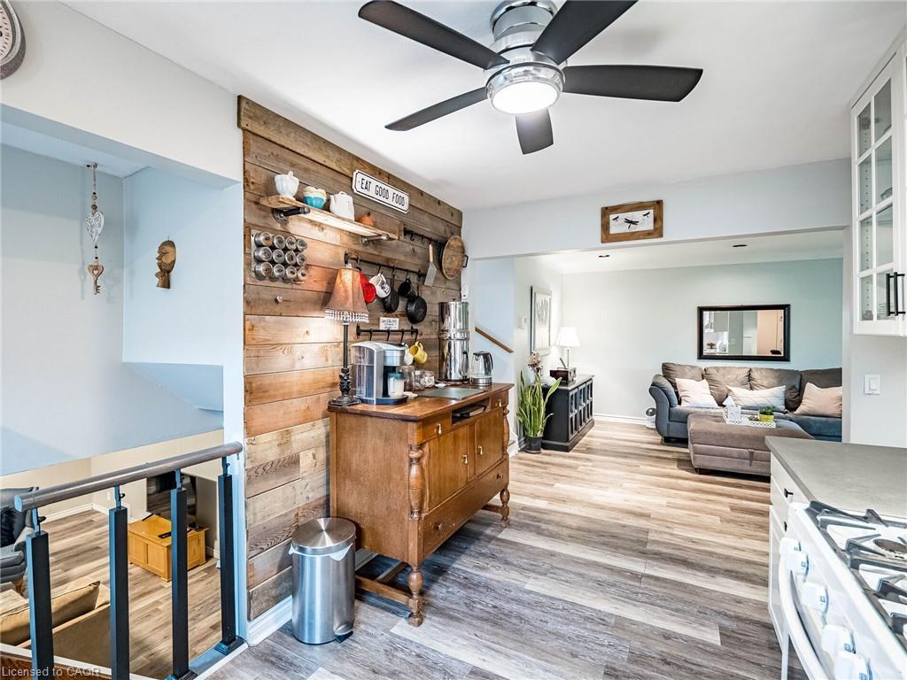 637 Artreva Crescent, Burlington, ON - Indoor Photo Showing Other Room