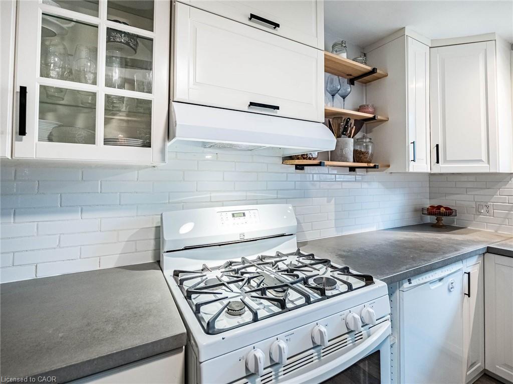 637 Artreva Crescent, Burlington, ON - Indoor Photo Showing Kitchen