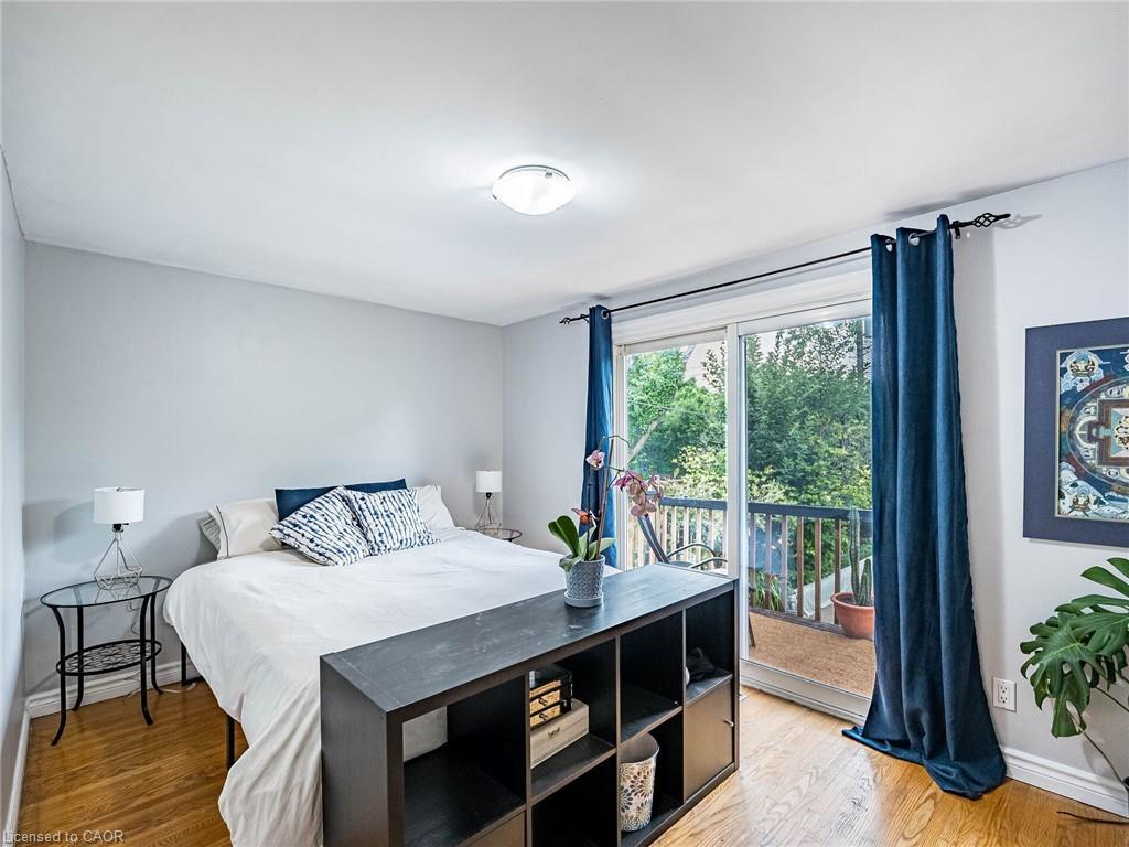 637 Artreva Crescent, Burlington, ON - Indoor Photo Showing Bedroom