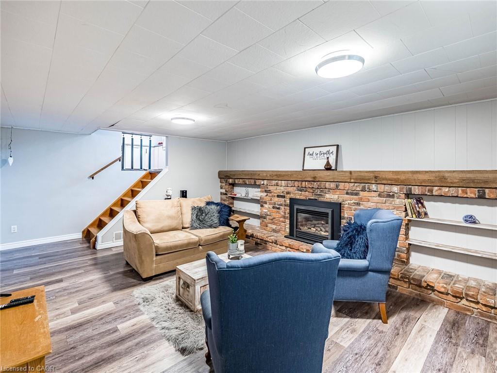 637 Artreva Crescent, Burlington, ON - Indoor Photo Showing Other Room With Fireplace