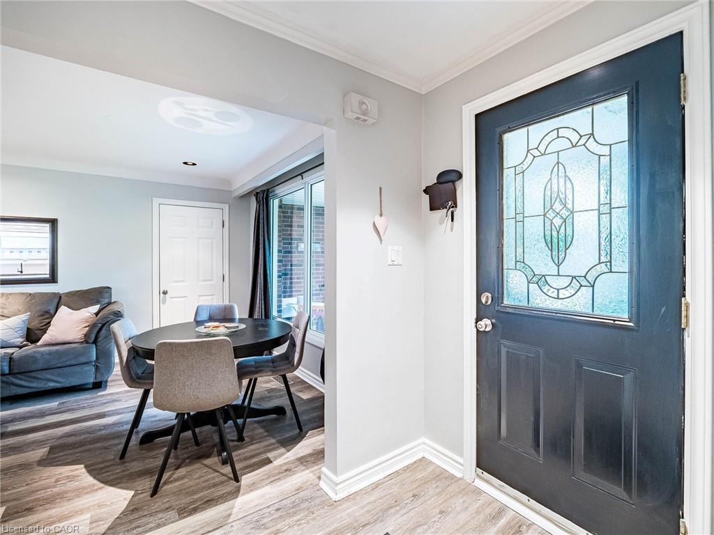 637 Artreva Crescent, Burlington, ON - Indoor Photo Showing Other Room