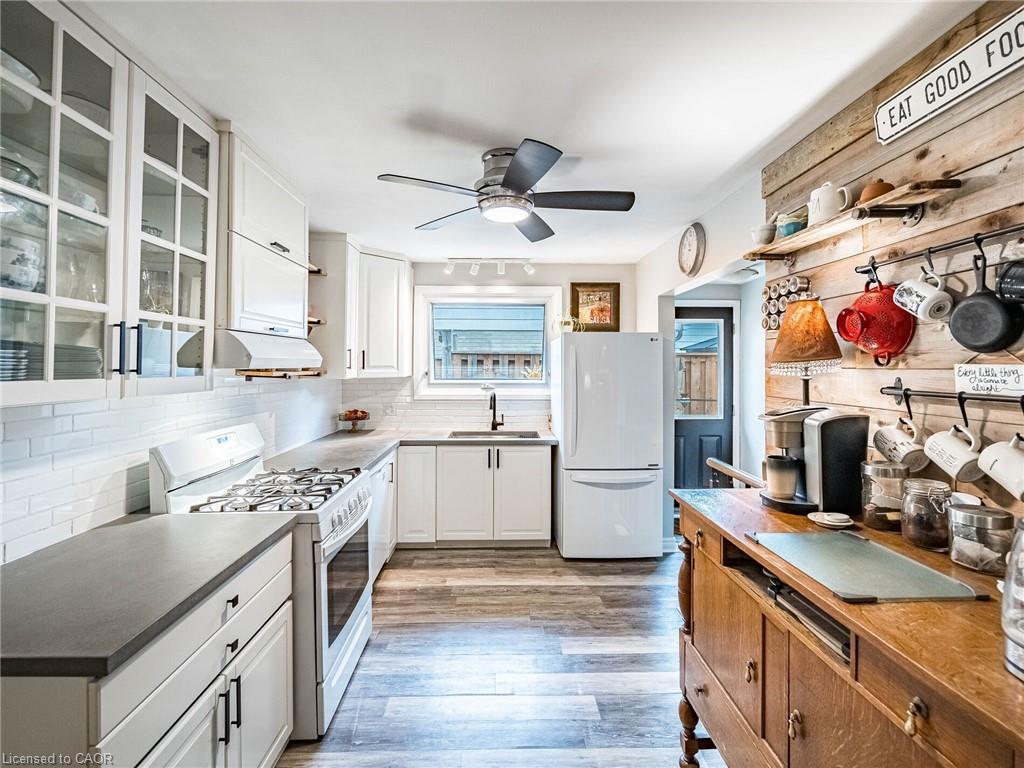 637 Artreva Crescent, Burlington, ON - Indoor Photo Showing Kitchen