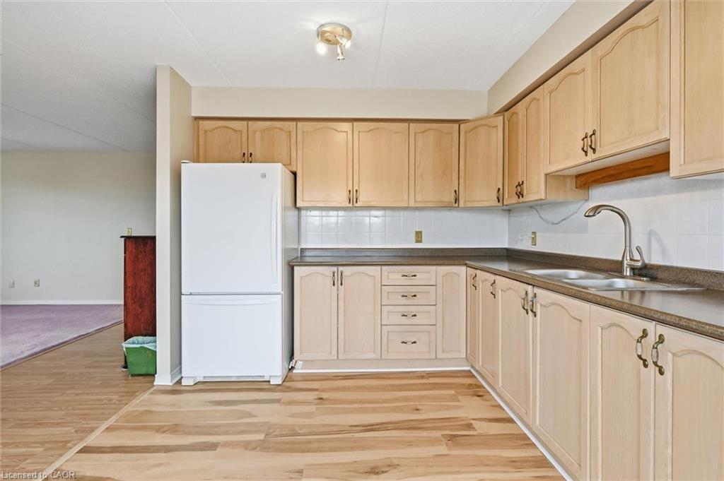 303-870 Upper Wentworth Street, Hamilton, ON - Indoor Photo Showing Kitchen With Double Sink