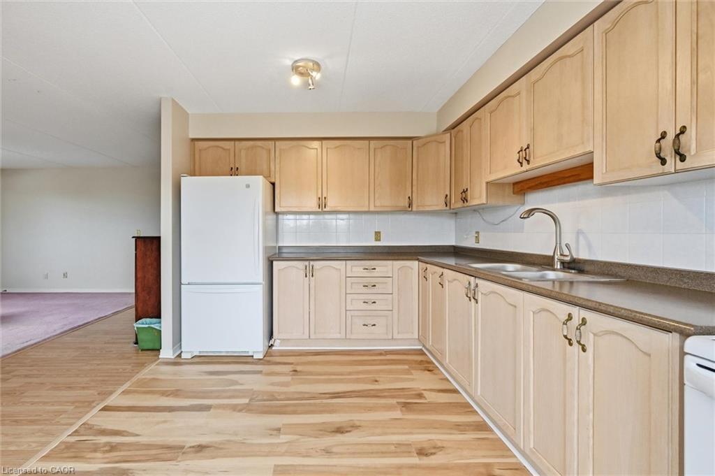 303-870 Upper Wentworth Street, Hamilton, ON - Indoor Photo Showing Kitchen With Double Sink