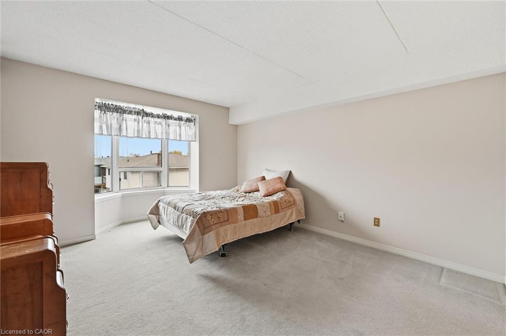 303-870 Upper Wentworth Street, Hamilton, ON - Indoor Photo Showing Bedroom