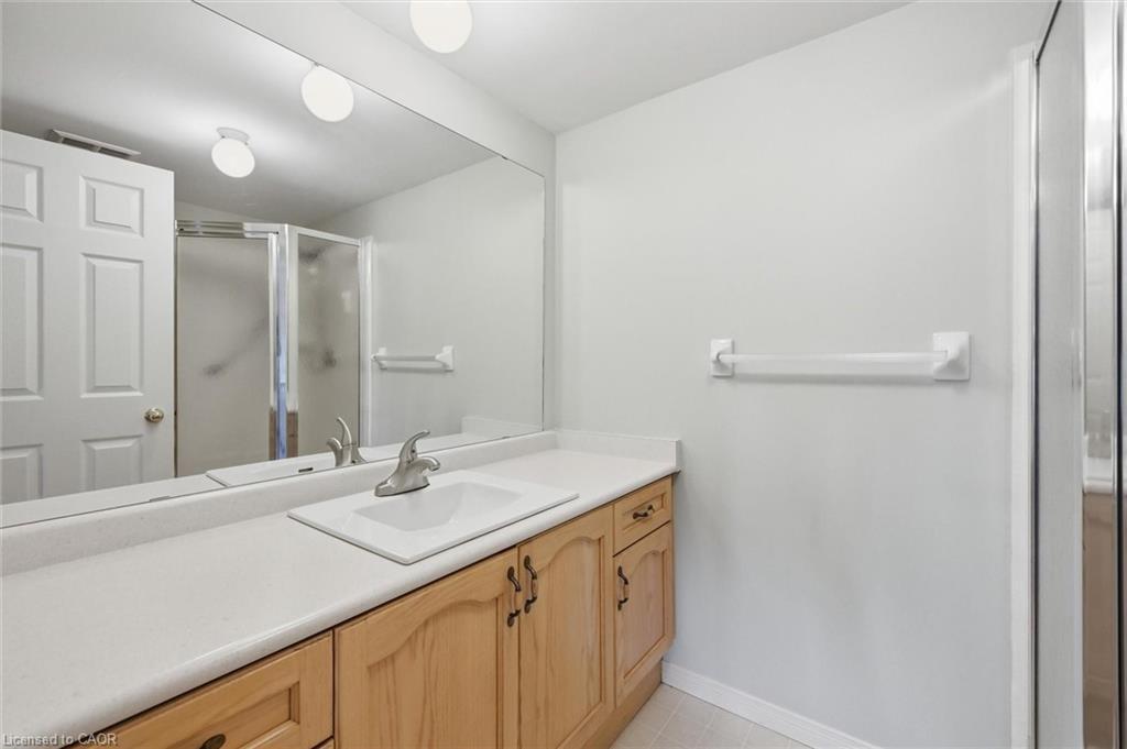 303-870 Upper Wentworth Street, Hamilton, ON - Indoor Photo Showing Bathroom