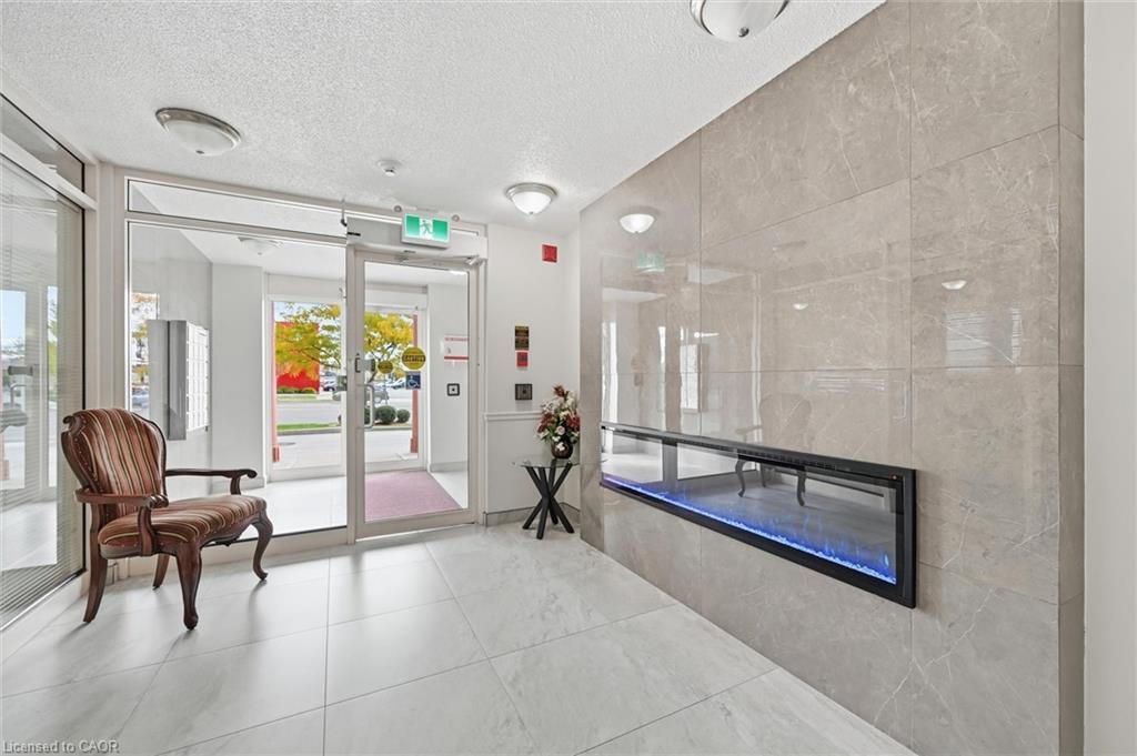 303-870 Upper Wentworth Street, Hamilton, ON - Indoor Photo Showing Other Room