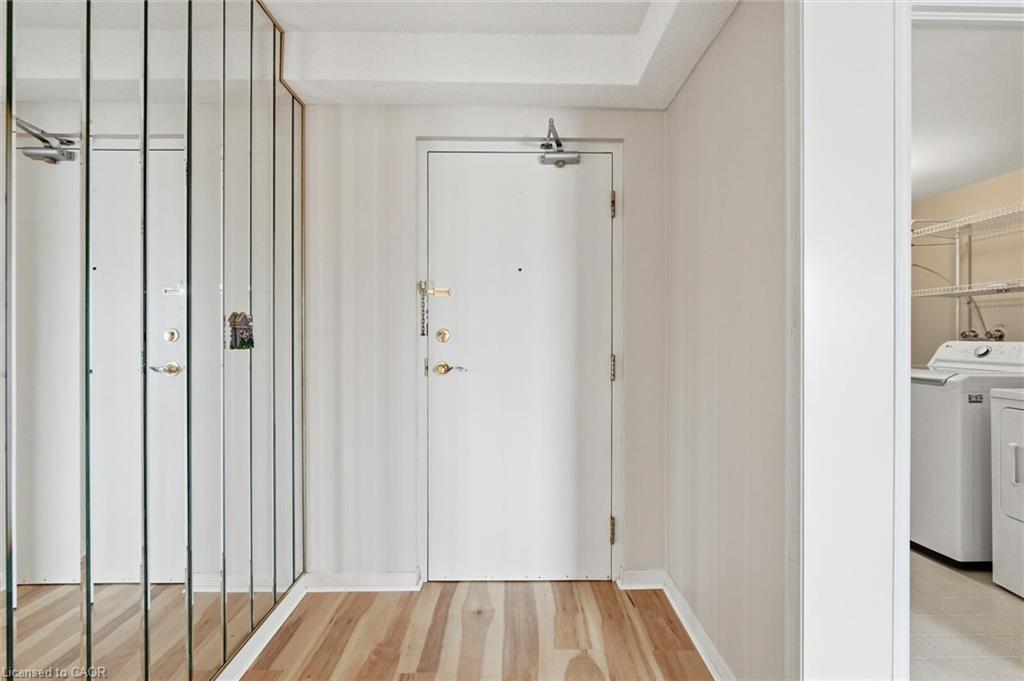 303-870 Upper Wentworth Street, Hamilton, ON - Indoor Photo Showing Laundry Room