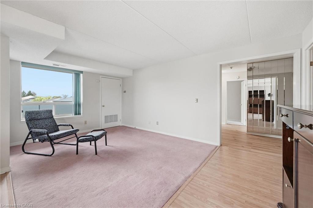 303-870 Upper Wentworth Street, Hamilton, ON - Indoor Photo Showing Other Room