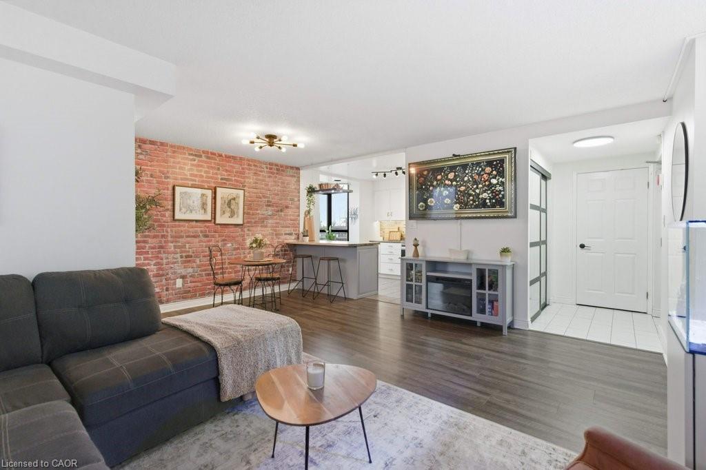 701-432 Main Street E, Hamilton, ON - Indoor Photo Showing Living Room