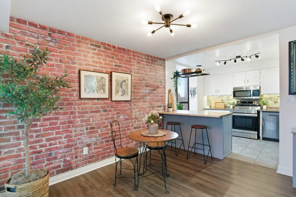 701-432 Main Street E, Hamilton, ON - Indoor Photo Showing Kitchen