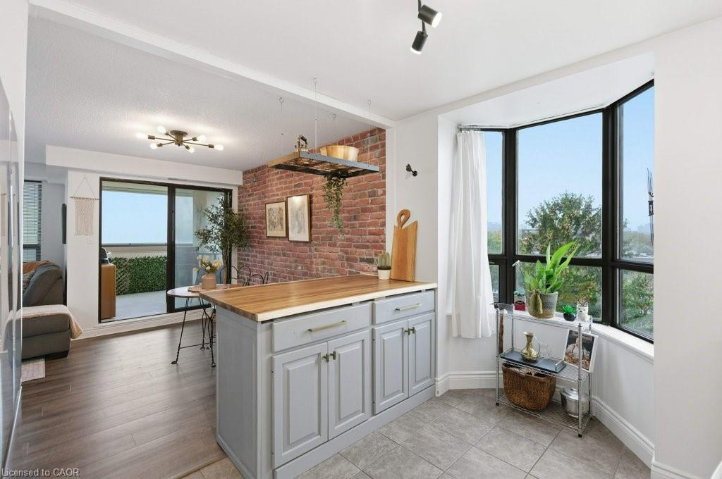 701-432 Main Street E, Hamilton, ON - Indoor