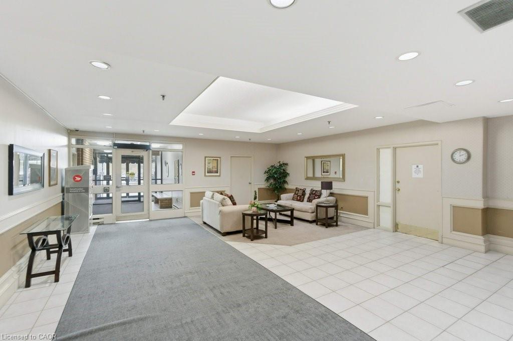 701-432 Main Street E, Hamilton, ON - Indoor Photo Showing Other Room