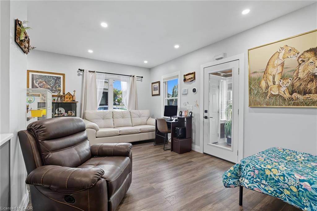 4 Manning Street, St. Catharines, ON - Indoor Photo Showing Living Room