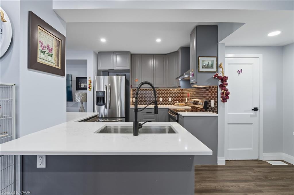 4 Manning Street, St. Catharines, ON - Indoor Photo Showing Kitchen With Double Sink With Upgraded Kitchen