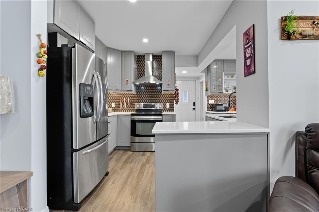 4 Manning Street, St. Catharines, ON - Indoor Photo Showing Kitchen