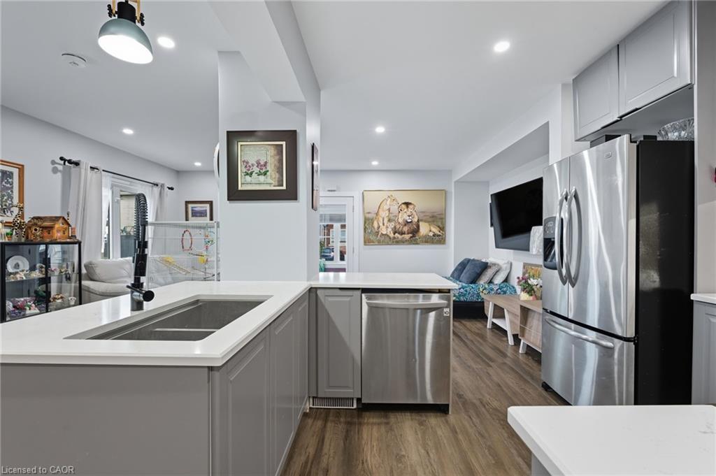 4 Manning Street, St. Catharines, ON - Indoor Photo Showing Kitchen