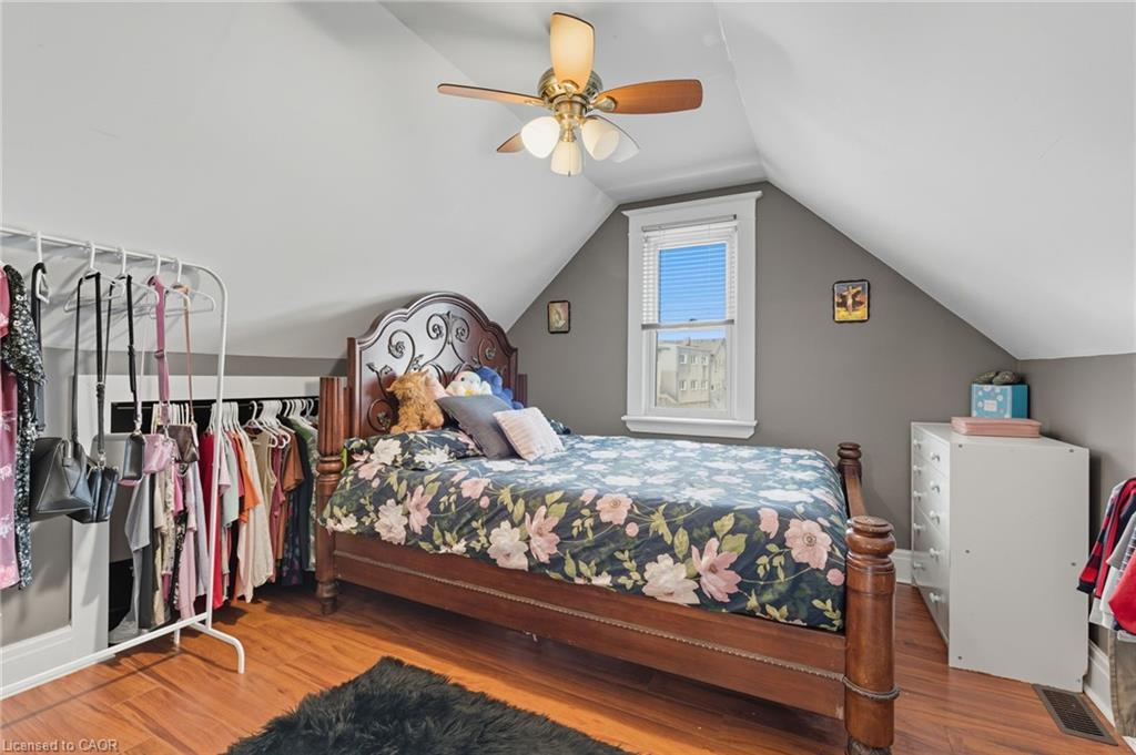 4 Manning Street, St. Catharines, ON - Indoor Photo Showing Bedroom